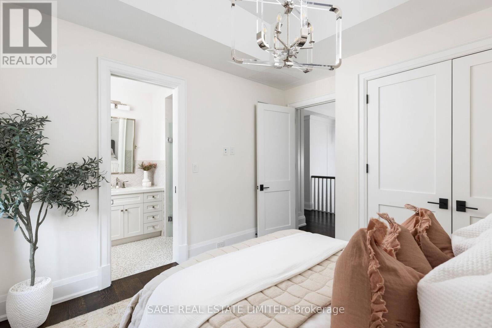 55 Strath Avenue, Toronto, Ontario  M8X 1R4 - Photo 34 - W12407339