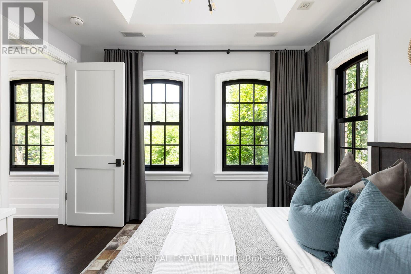 55 Strath Avenue, Toronto, Ontario  M8X 1R4 - Photo 38 - W12407339