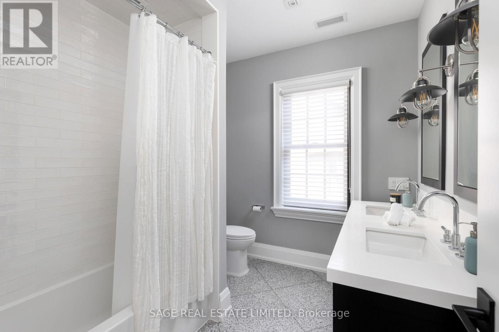 55 Strath Avenue, Toronto, Ontario  M8X 1R4 - Photo 39 - W12407339