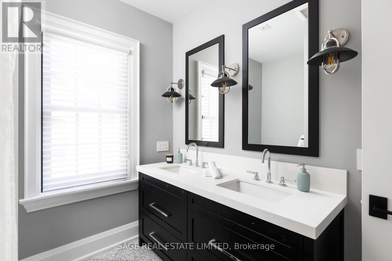 55 Strath Avenue, Toronto, Ontario  M8X 1R4 - Photo 40 - W12407339