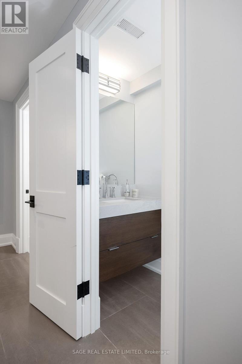 55 Strath Avenue, Toronto, Ontario  M8X 1R4 - Photo 45 - W12407339