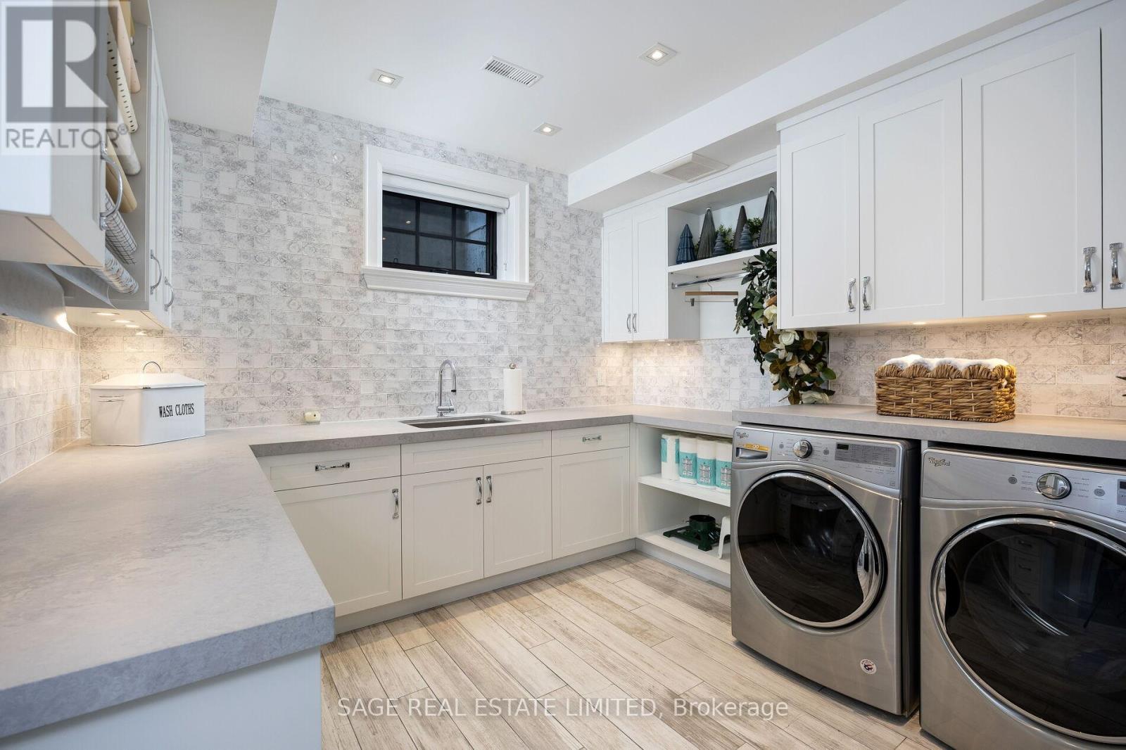 55 Strath Avenue, Toronto, Ontario  M8X 1R4 - Photo 46 - W12407339