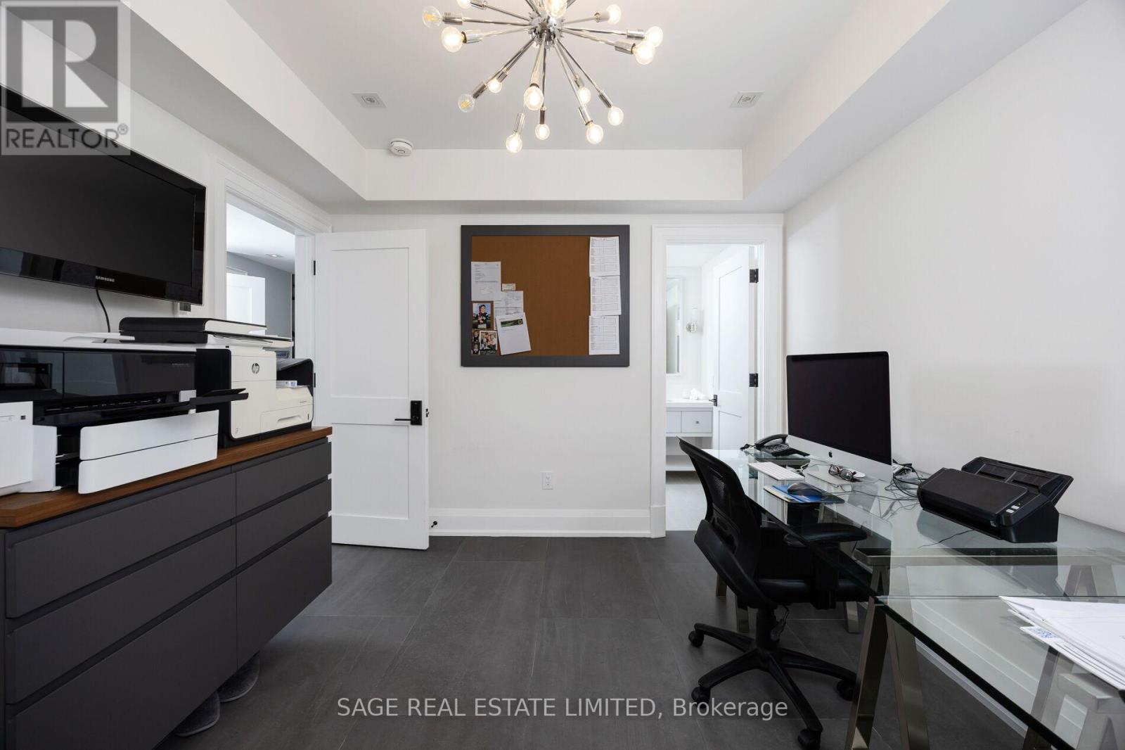 55 Strath Avenue, Toronto, Ontario  M8X 1R4 - Photo 47 - W12407339