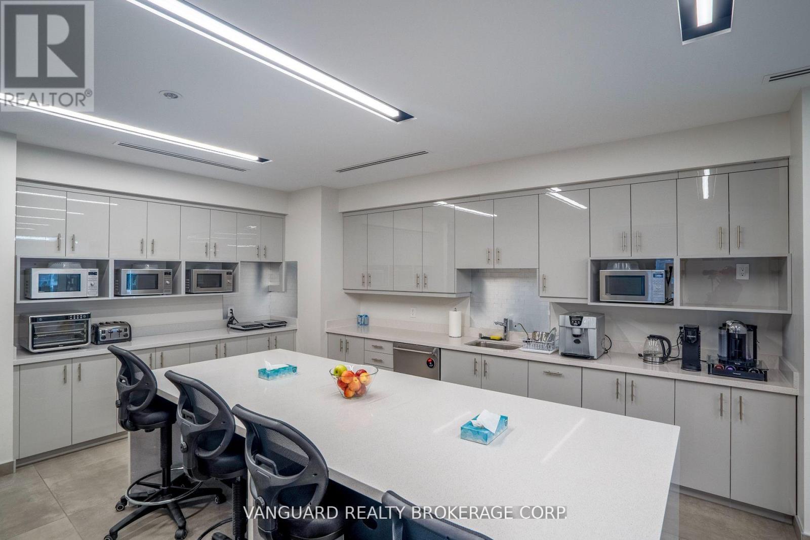 Main - 14 Abacus Road, Brampton, Ontario  L6T 5B7 - Photo 10 - W12407344