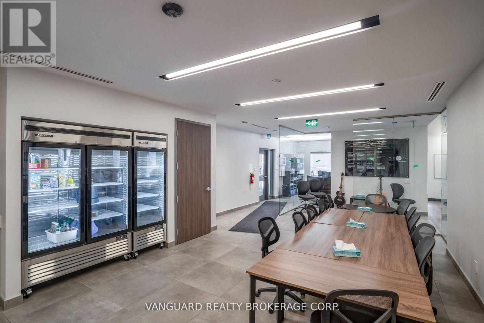 Main - 14 Abacus Road, Brampton, Ontario  L6T 5B7 - Photo 11 - W12407344