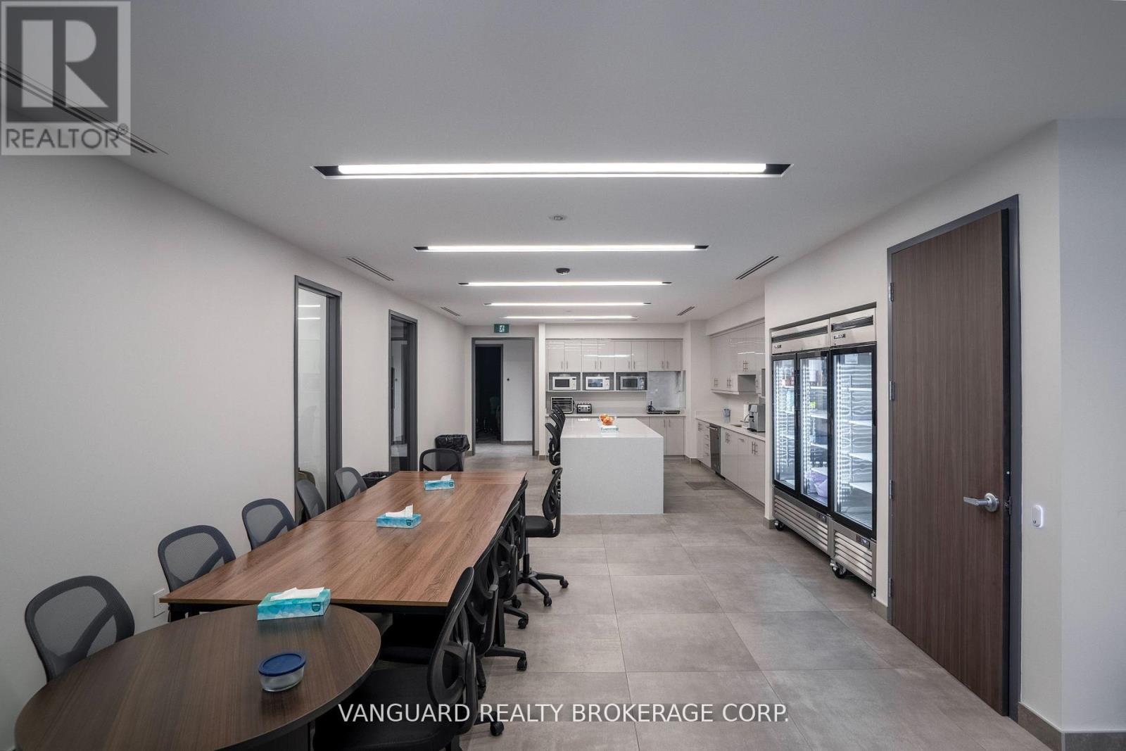 Main - 14 Abacus Road, Brampton, Ontario  L6T 5B7 - Photo 12 - W12407344