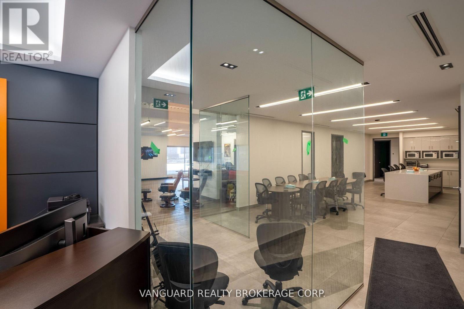 Main - 14 Abacus Road, Brampton, Ontario  L6T 5B7 - Photo 13 - W12407344