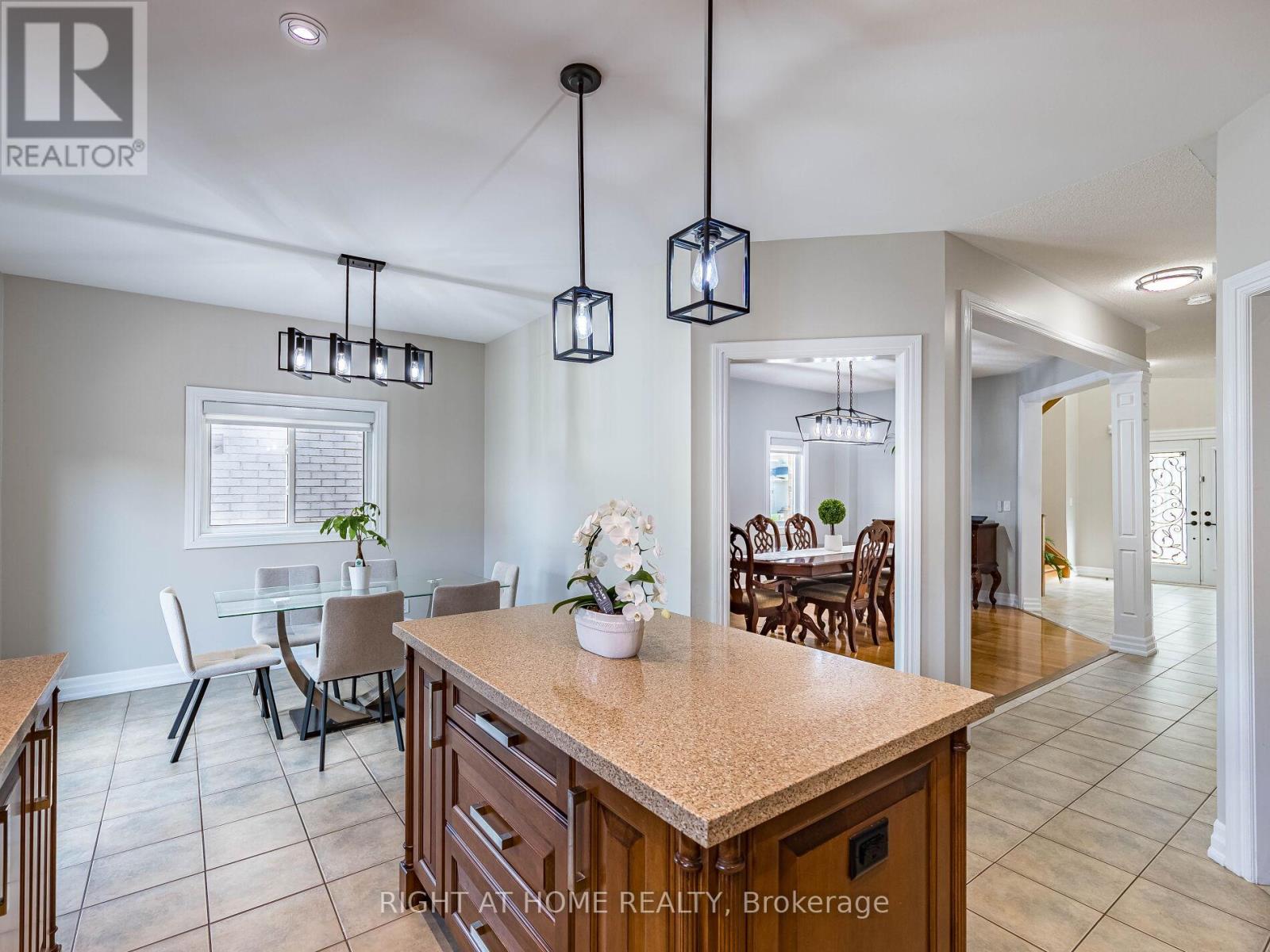 6 Berrycreek Drive, Brampton (Fletcher's Meadow), Ontario  L7A 2M7 - Photo 15 - W12407400