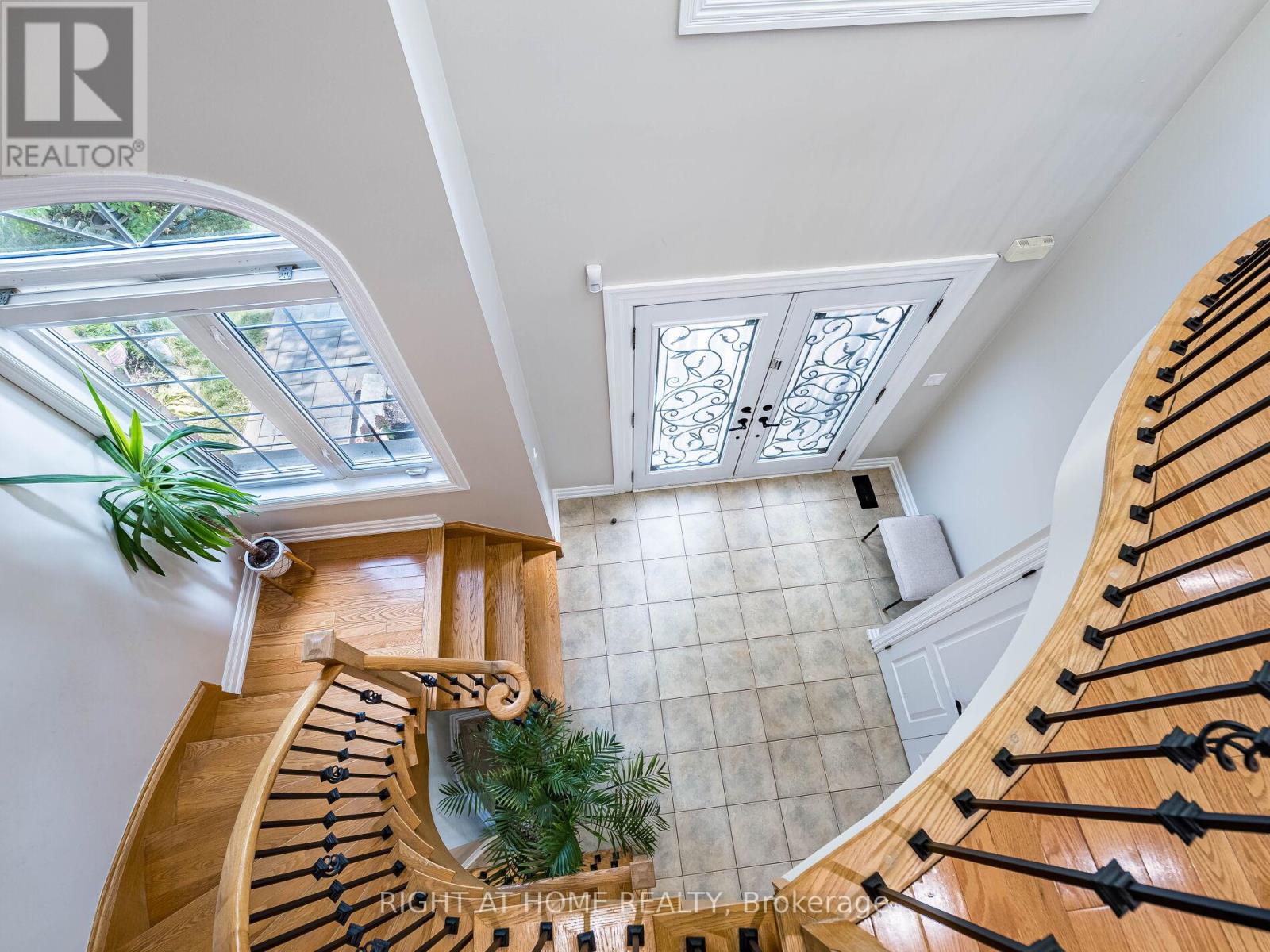 6 Berrycreek Drive, Brampton (Fletcher's Meadow), Ontario  L7A 2M7 - Photo 18 - W12407400
