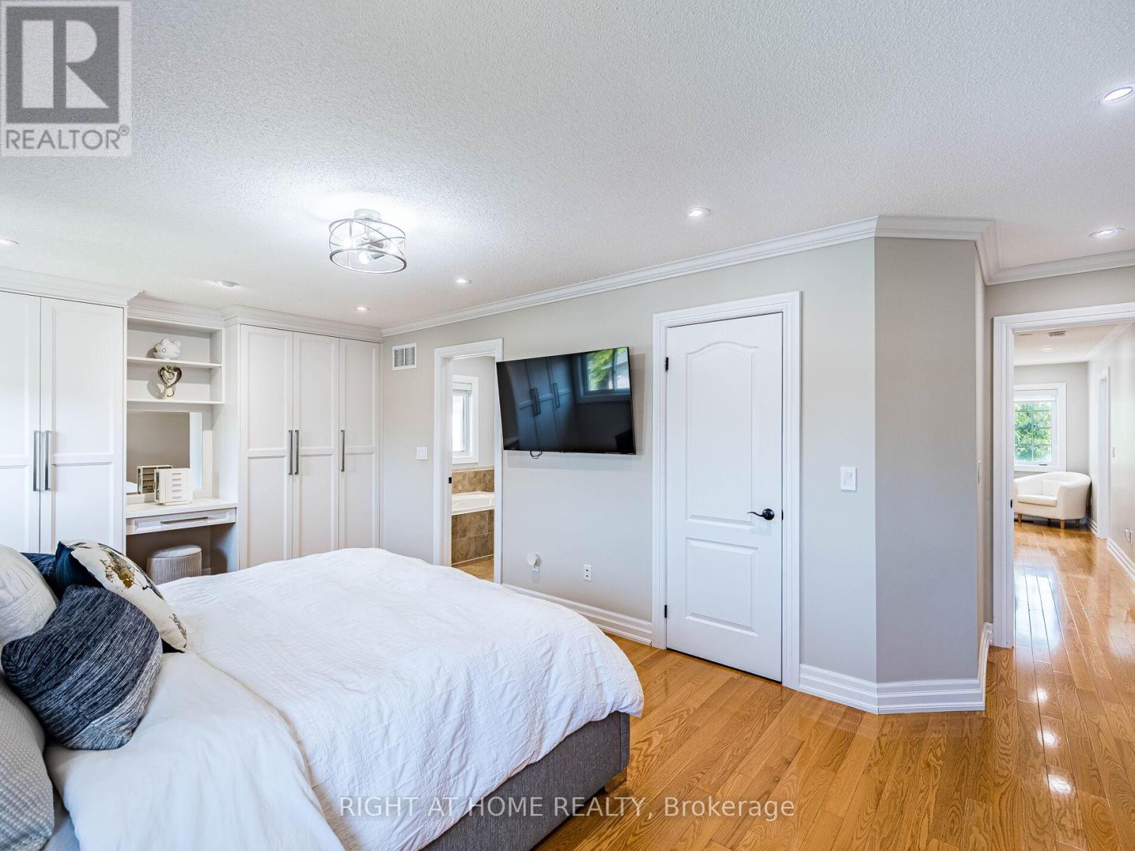 6 Berrycreek Drive, Brampton (Fletcher's Meadow), Ontario  L7A 2M7 - Photo 22 - W12407400