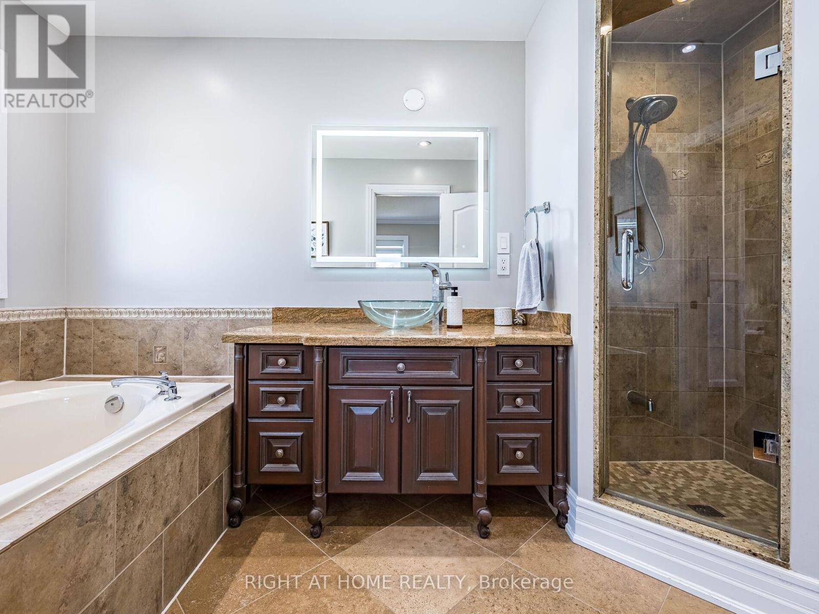 6 Berrycreek Drive, Brampton (Fletcher's Meadow), Ontario  L7A 2M7 - Photo 24 - W12407400