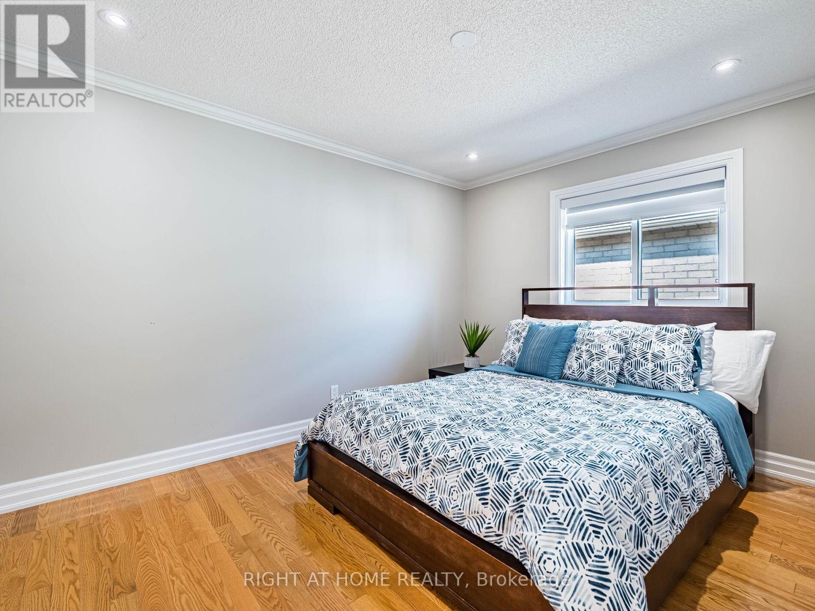 6 Berrycreek Drive, Brampton (Fletcher's Meadow), Ontario  L7A 2M7 - Photo 28 - W12407400