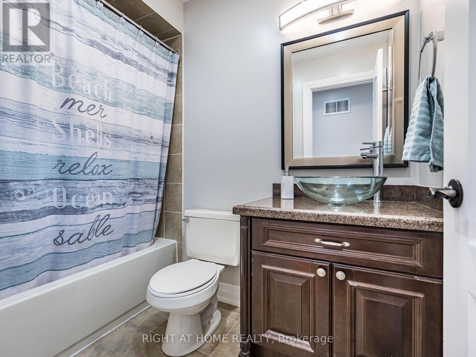 6 Berrycreek Drive, Brampton (Fletcher's Meadow), Ontario  L7A 2M7 - Photo 29 - W12407400