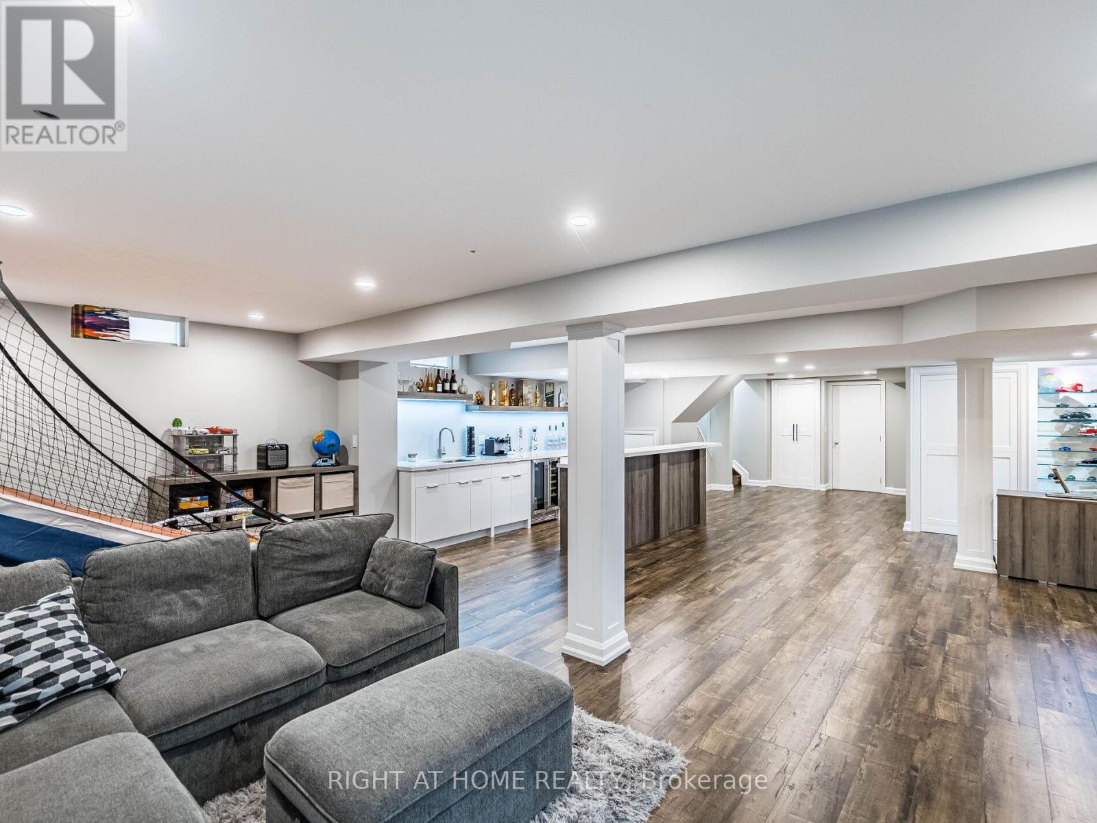 6 Berrycreek Drive, Brampton (Fletcher's Meadow), Ontario  L7A 2M7 - Photo 30 - W12407400