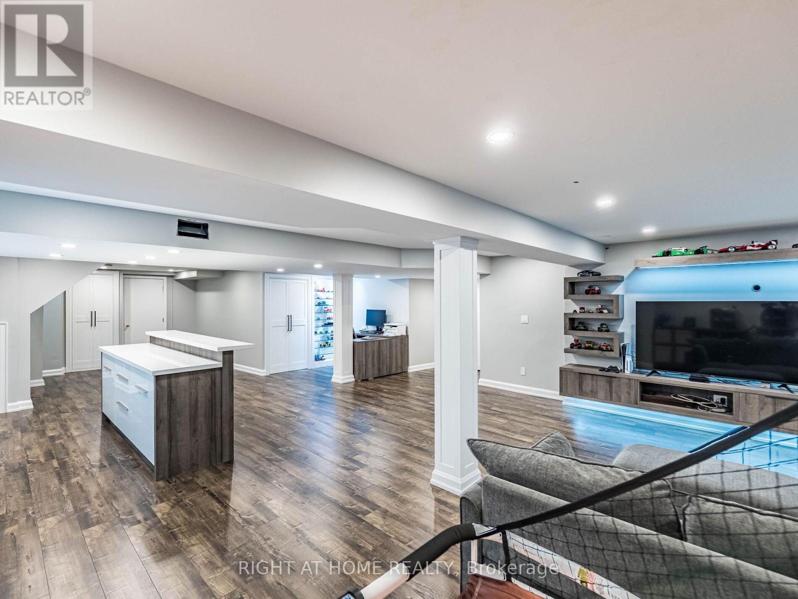 6 Berrycreek Drive, Brampton (Fletcher's Meadow), Ontario  L7A 2M7 - Photo 32 - W12407400