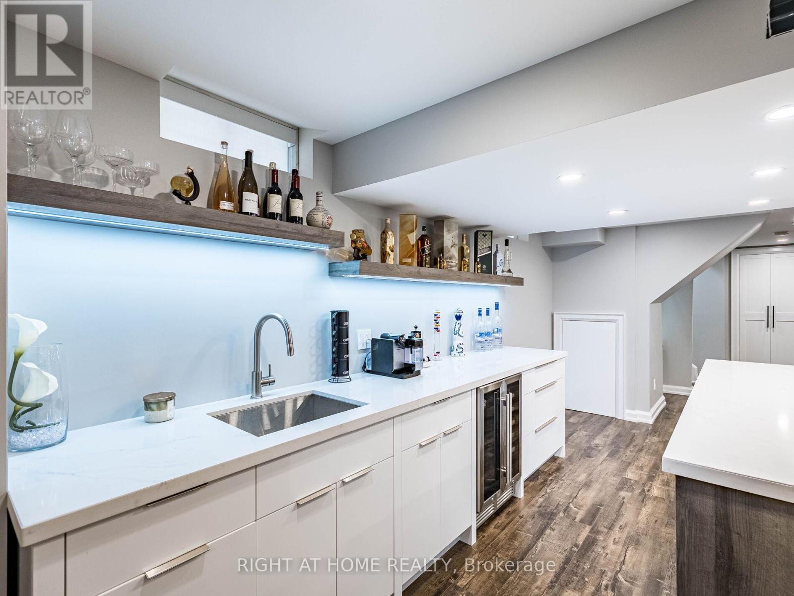 6 Berrycreek Drive, Brampton (Fletcher's Meadow), Ontario  L7A 2M7 - Photo 35 - W12407400