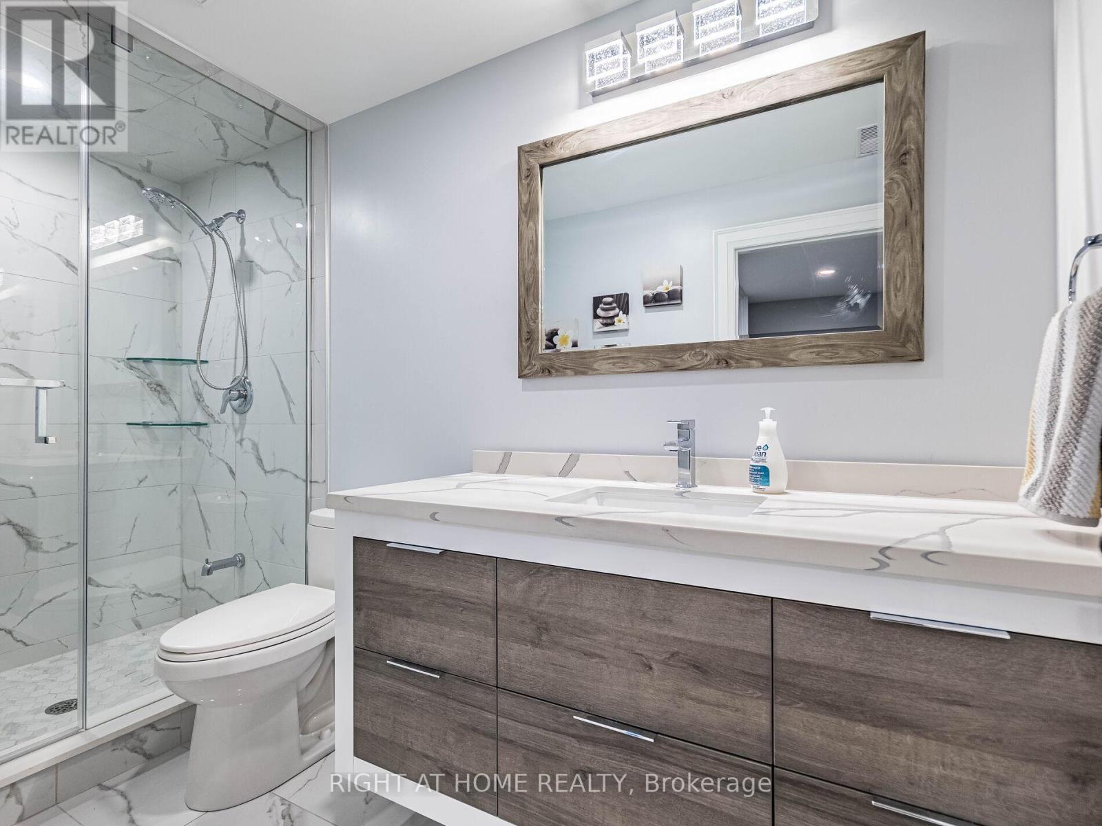 6 Berrycreek Drive, Brampton (Fletcher's Meadow), Ontario  L7A 2M7 - Photo 37 - W12407400