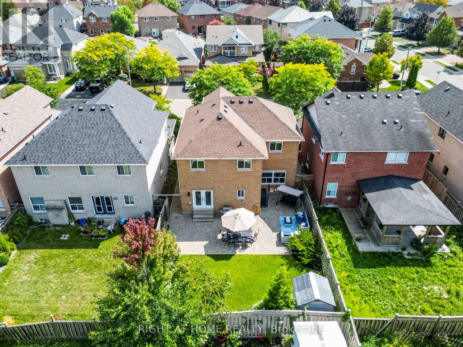 6 Berrycreek Drive, Brampton (Fletcher's Meadow), Ontario  L7A 2M7 - Photo 44 - W12407400