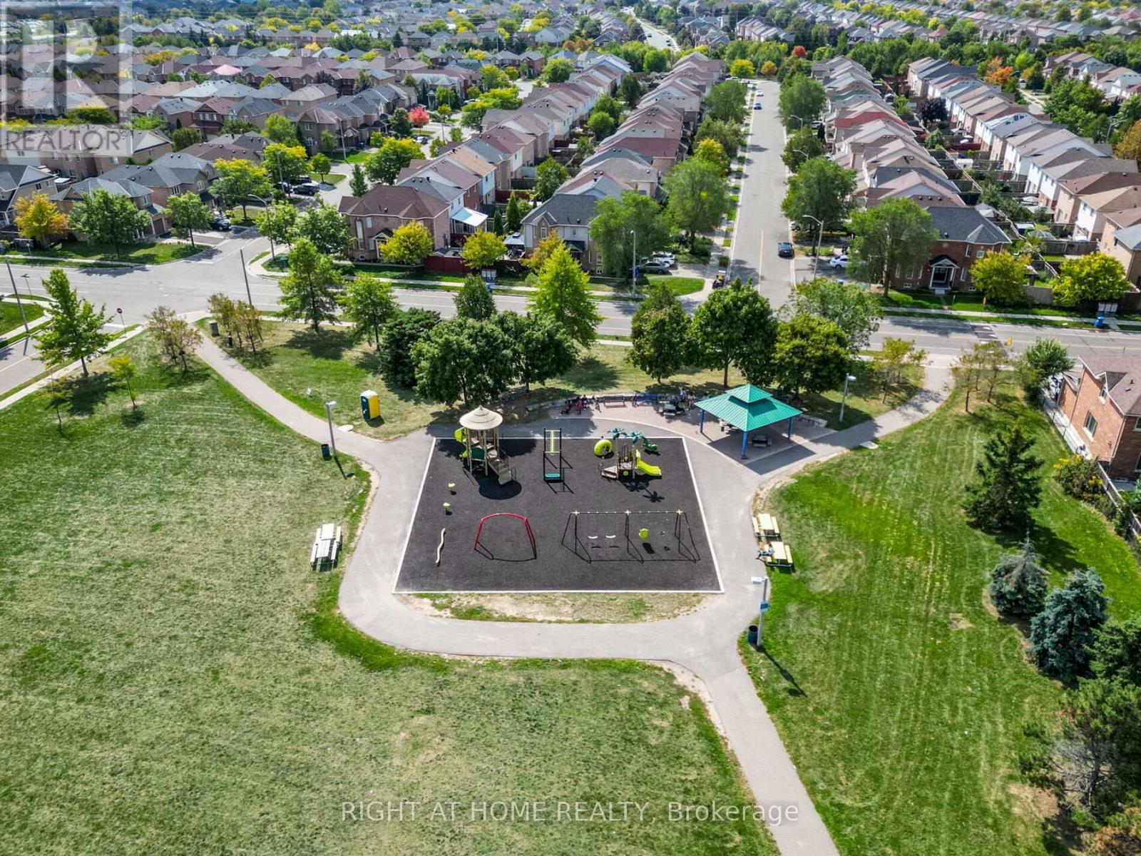 6 Berrycreek Drive, Brampton (Fletcher's Meadow), Ontario  L7A 2M7 - Photo 47 - W12407400