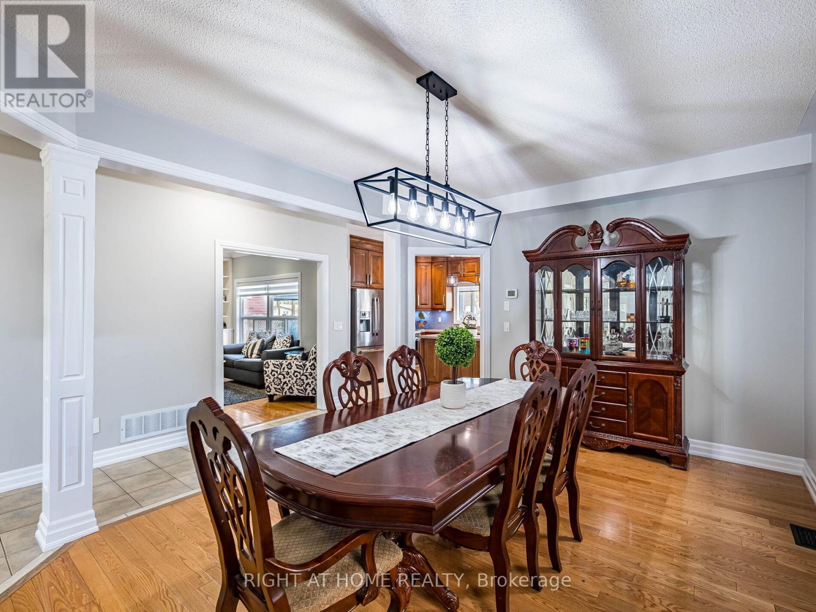 6 Berrycreek Drive, Brampton (Fletcher's Meadow), Ontario  L7A 2M7 - Photo 5 - W12407400