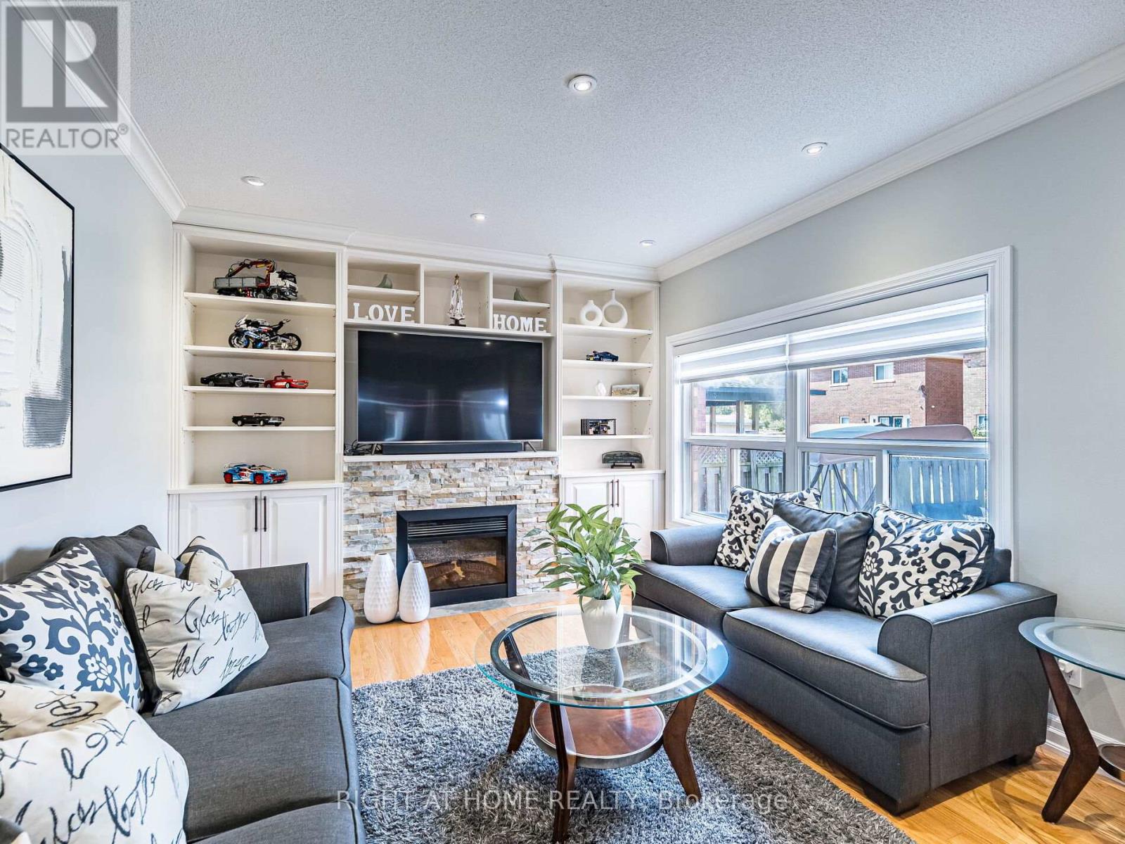 6 Berrycreek Drive, Brampton (Fletcher's Meadow), Ontario  L7A 2M7 - Photo 8 - W12407400