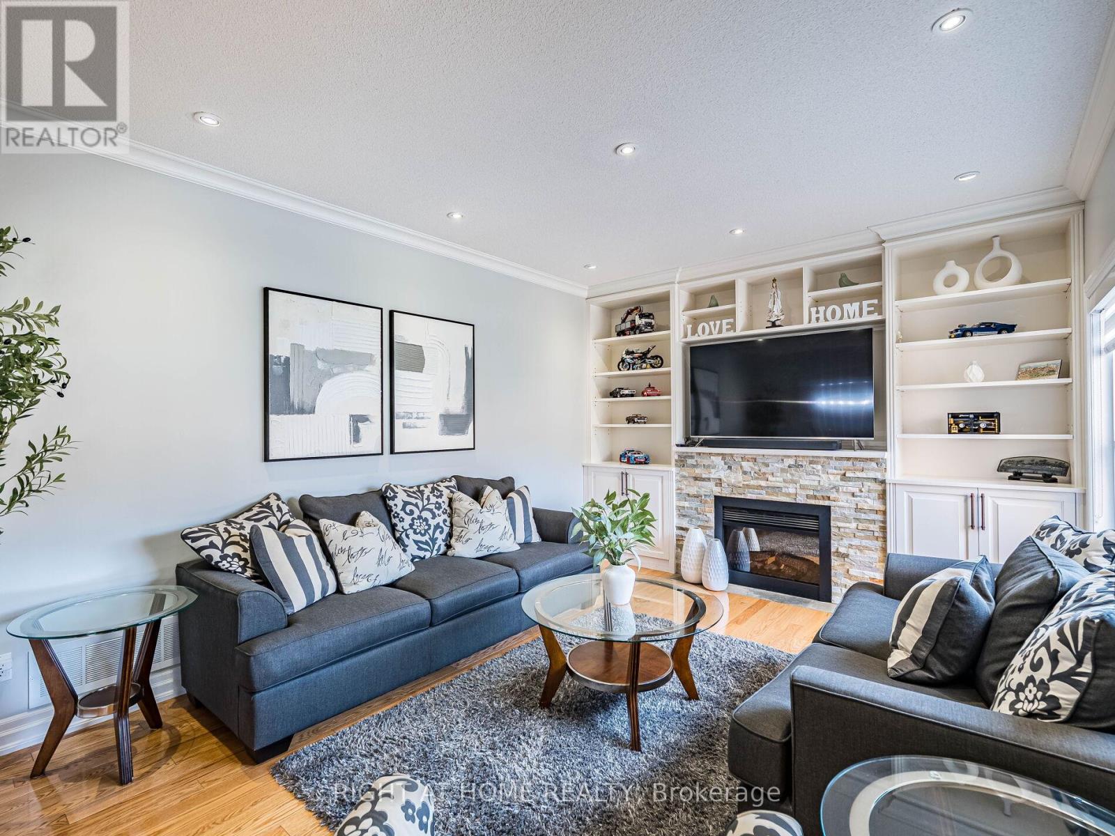 6 Berrycreek Drive, Brampton (Fletcher's Meadow), Ontario  L7A 2M7 - Photo 9 - W12407400