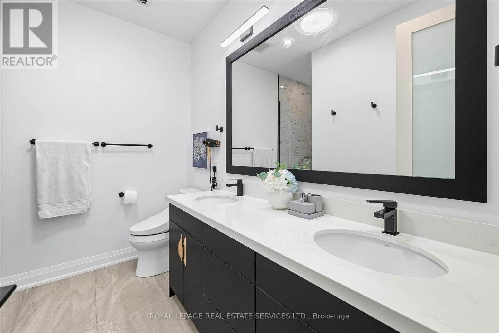 396 River Side Drive, Oakville, Ontario  L6K 3N7 - Photo 25 - W12407429