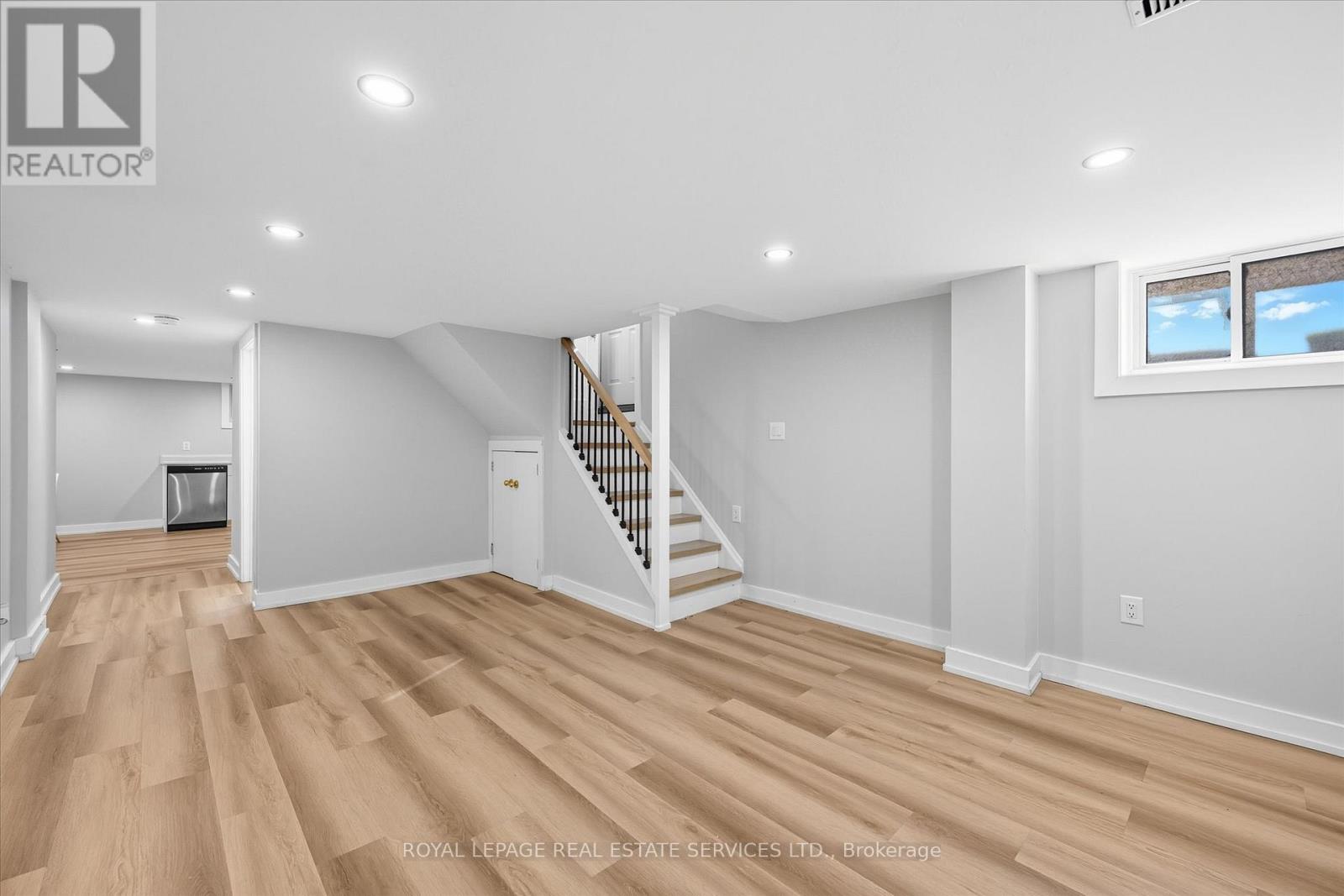 396 River Side Drive, Oakville, Ontario  L6K 3N7 - Photo 33 - W12407429