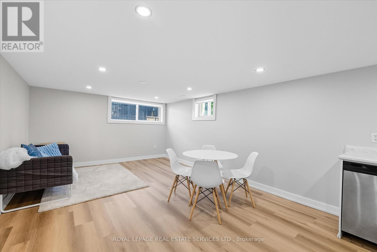 396 River Side Drive, Oakville, Ontario  L6K 3N7 - Photo 37 - W12407429