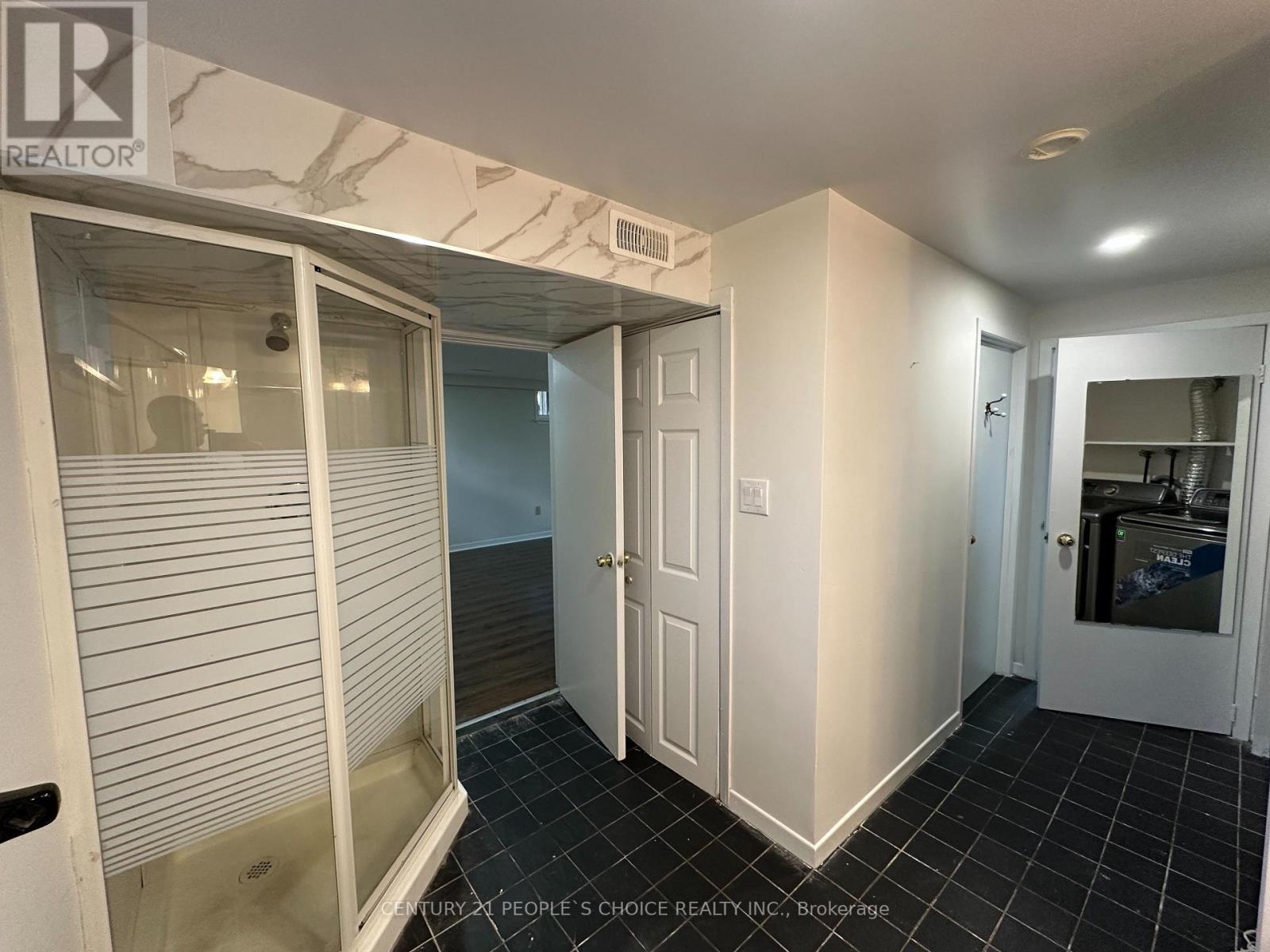 1252 Mont Clair Drive, Oakville, Ontario  L6H 1Z4 - Photo 41 - W12386305