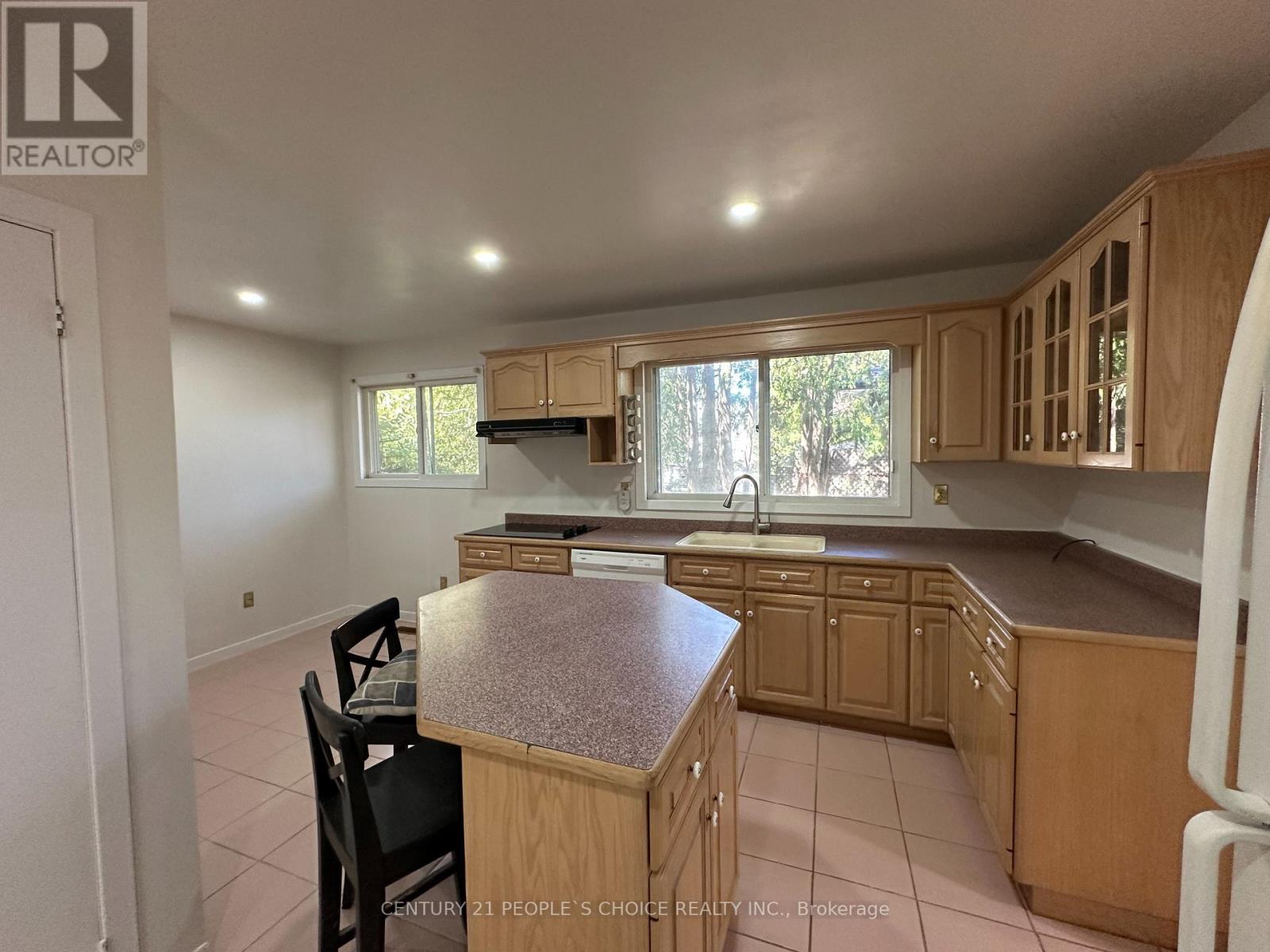 1252 Mont Clair Drive, Oakville, Ontario  L6H 1Z4 - Photo 14 - W12386305