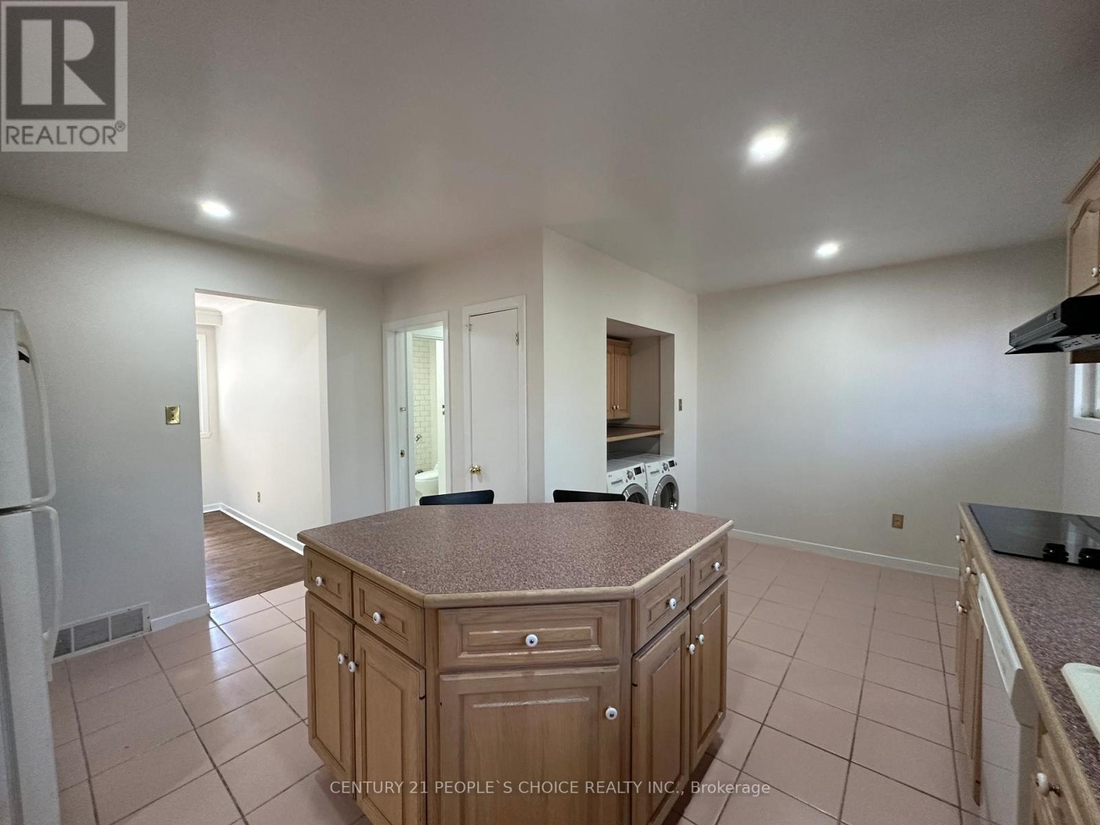 1252 Mont Clair Drive, Oakville, Ontario  L6H 1Z4 - Photo 16 - W12386305