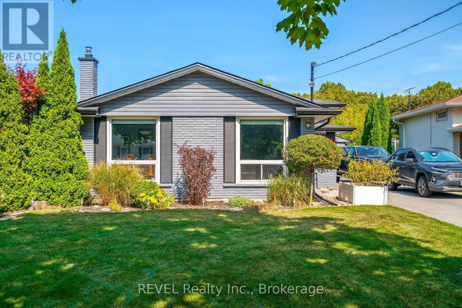 9 Fitzroy Lane, St. Catharines, Ontario  L2M 6N6 - Photo 3 - X12407497