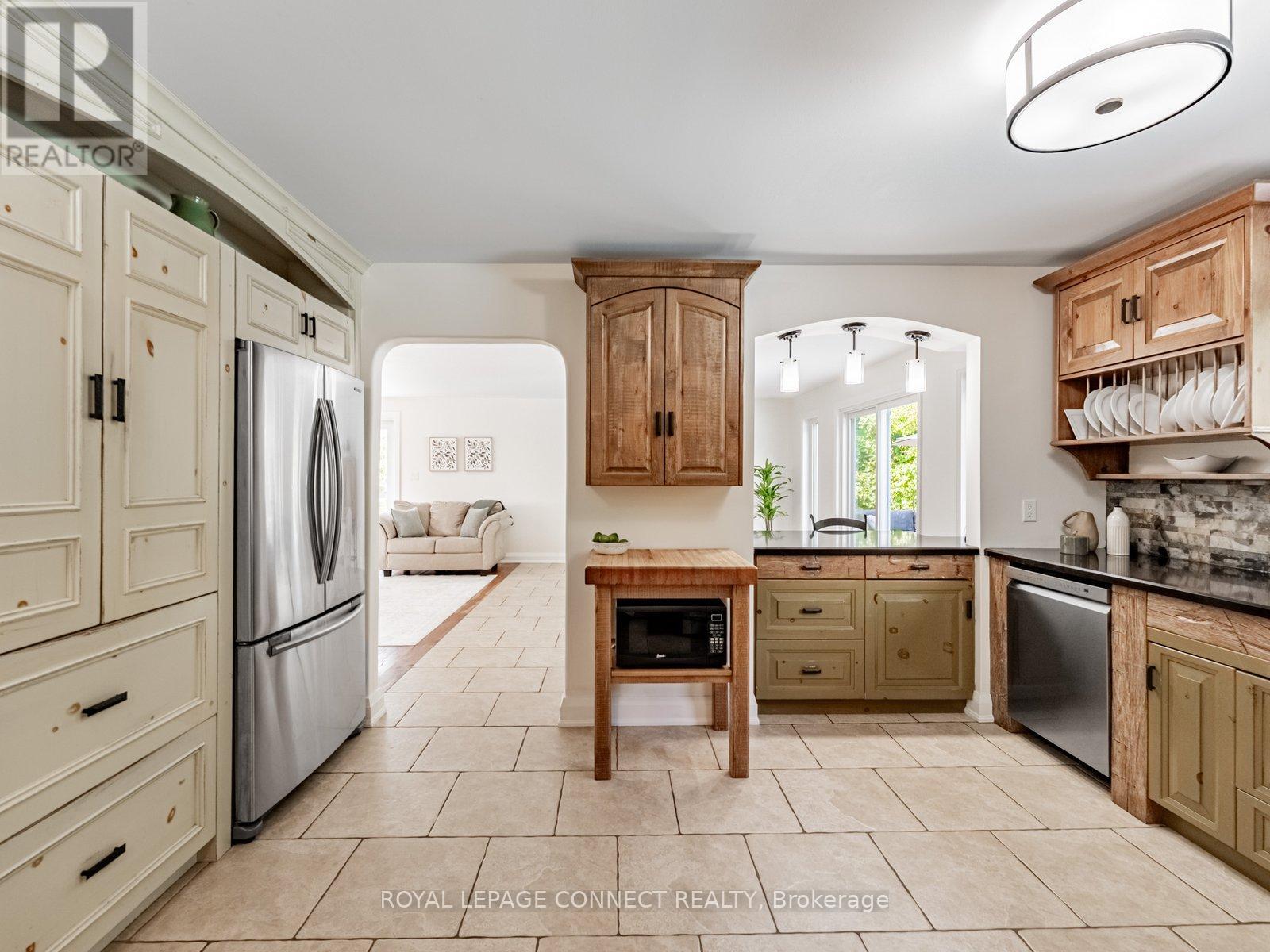 11215 Amos Drive, Milton, Ontario  L0P 1B0 - Photo 19 - W12407184