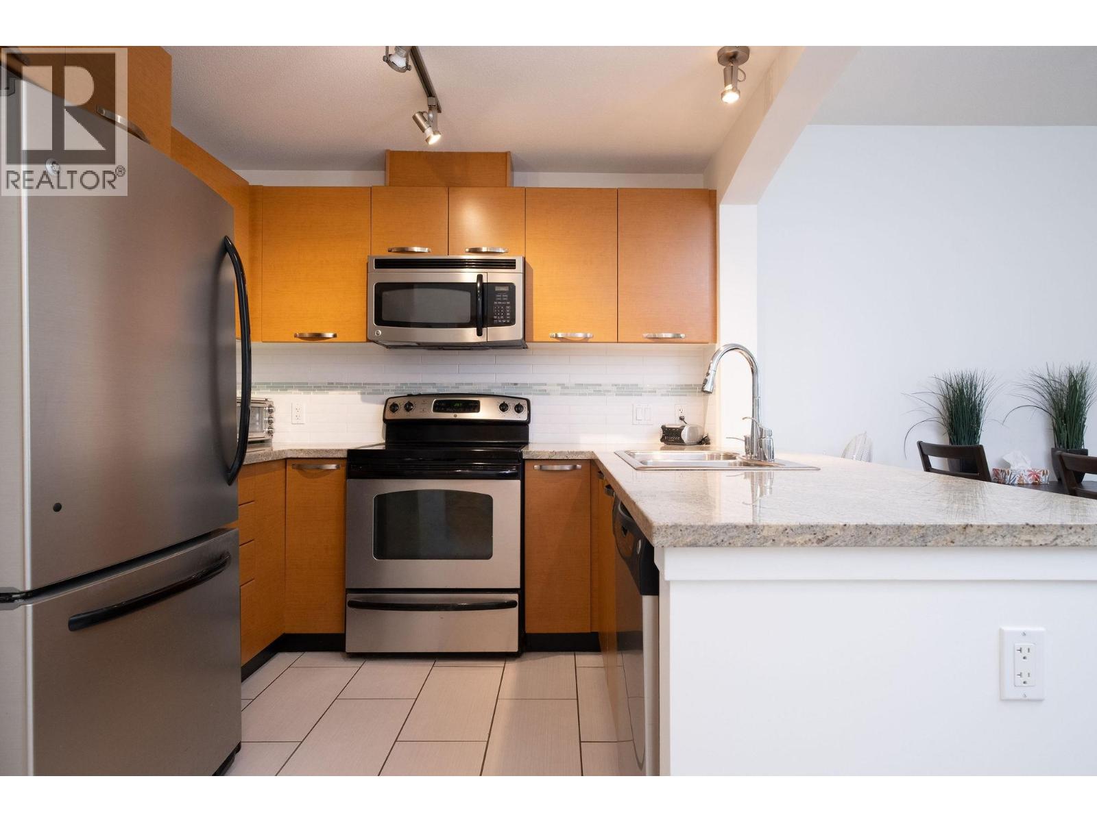 314 7478 Byrnepark Walk, Burnaby, British Columbia  V3N 0B5 - Photo 15 - R3048492
