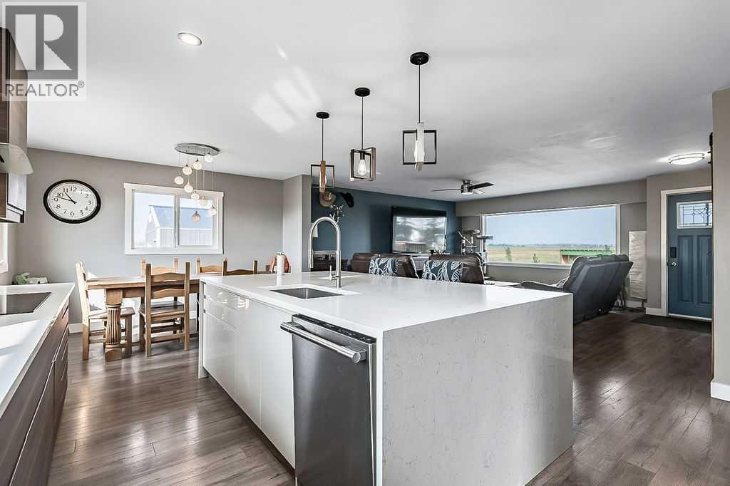 233055 Range Road 250, Rural Wheatland County, Alberta  T1P 1J6 - Photo 10 - A2256052
