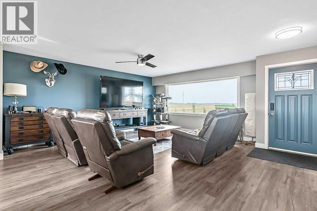 233055 Range Road 250, Rural Wheatland County, Alberta  T1P 1J6 - Photo 4 - A2256052