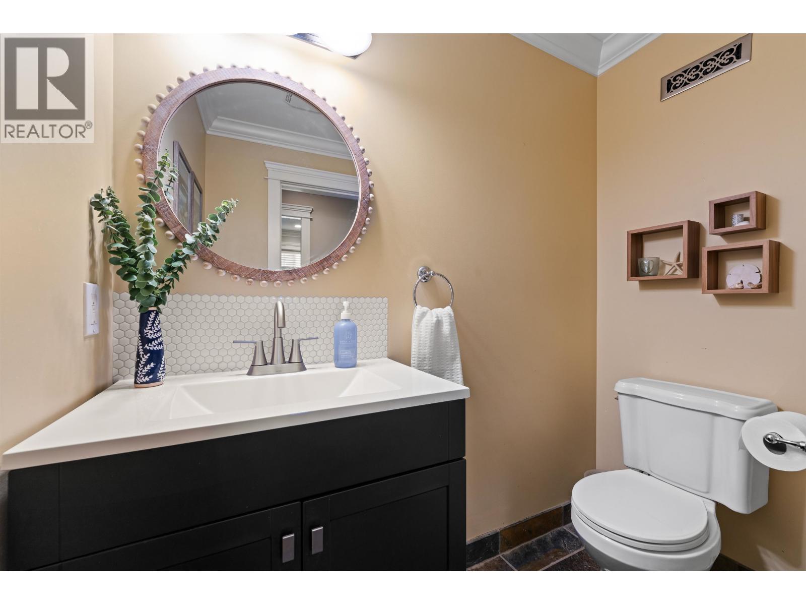 749 E 10th Street, North Vancouver, British Columbia  V7L 2G2 - Photo 24 - R3048552