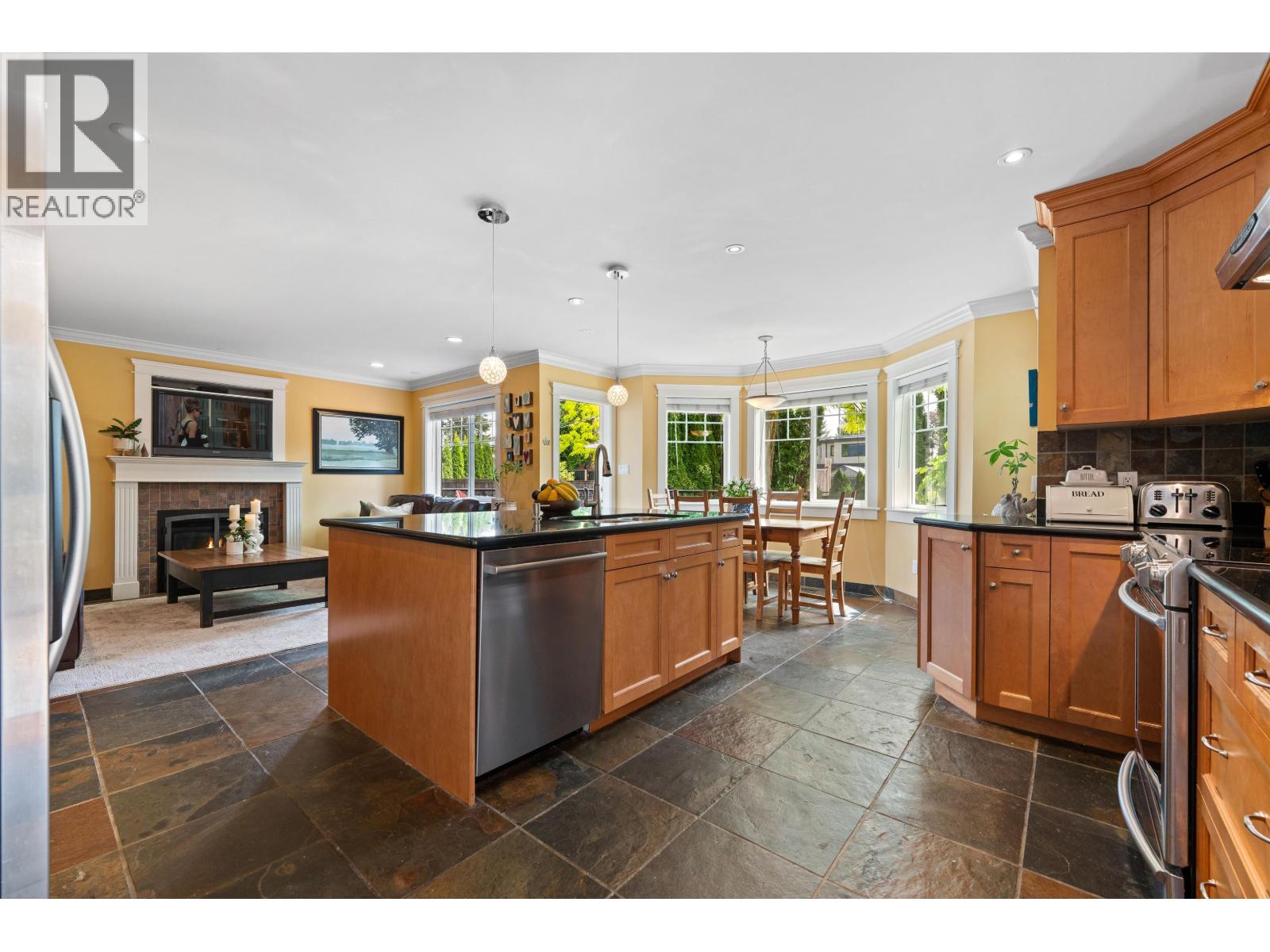 749 E 10th Street, North Vancouver, British Columbia  V7L 2G2 - Photo 4 - R3048552