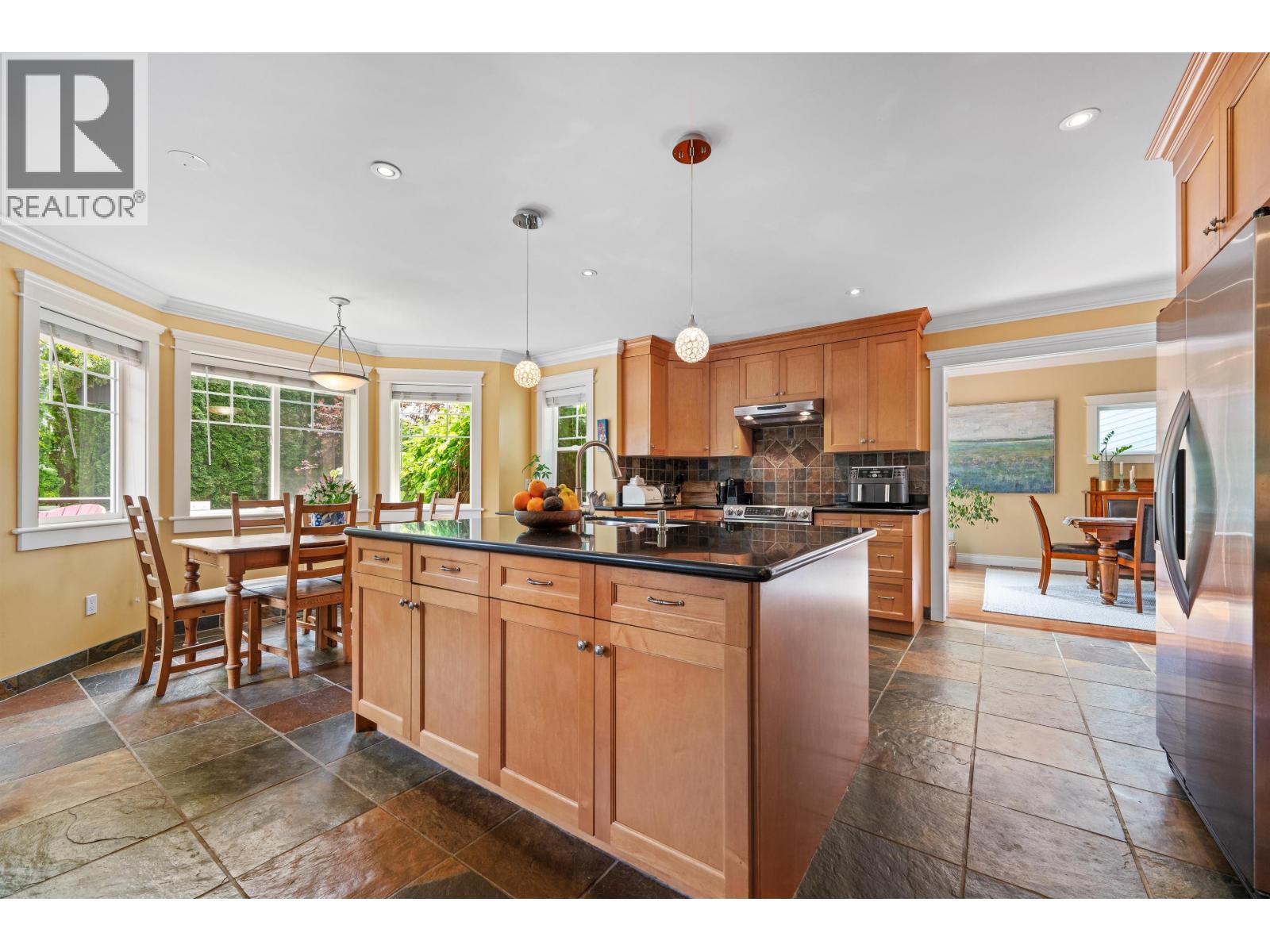 749 E 10th Street, North Vancouver, British Columbia  V7L 2G2 - Photo 5 - R3048552