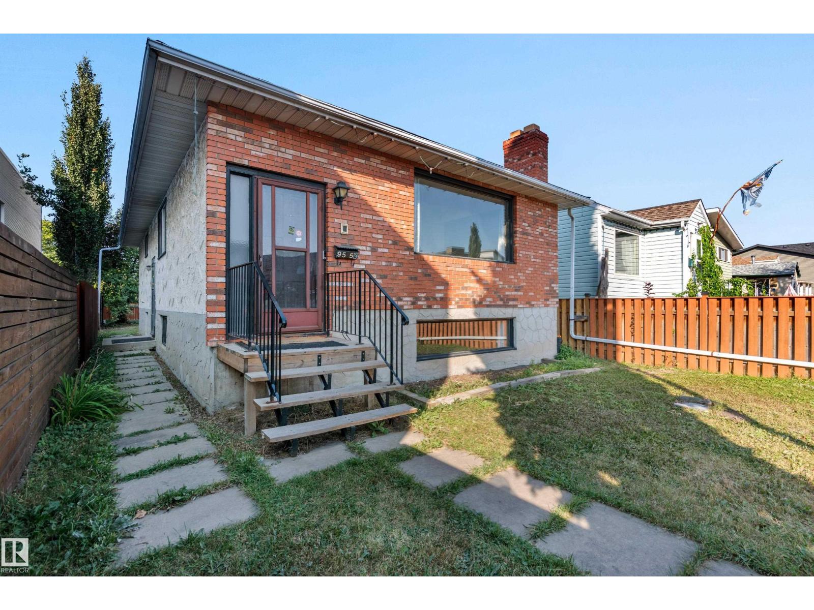 9558 76 AV NW, Edmonton, Alberta