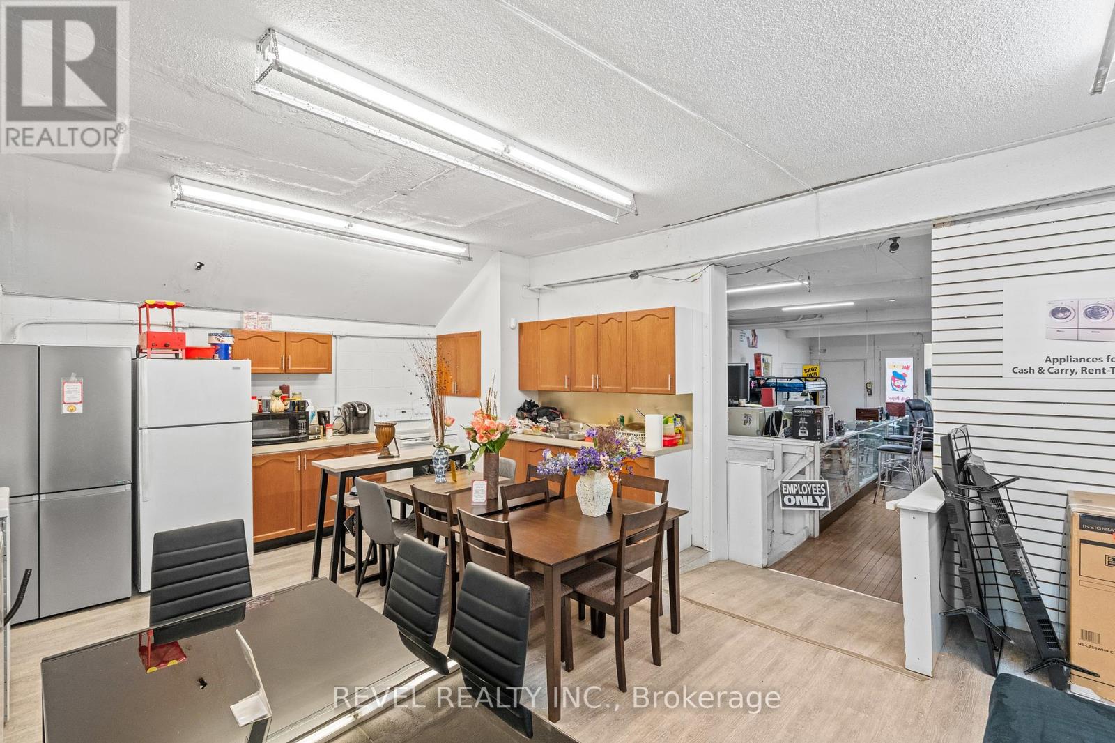 226 King Street, Welland, Ontario  L3B 3J7 - Photo 5 - X12407326