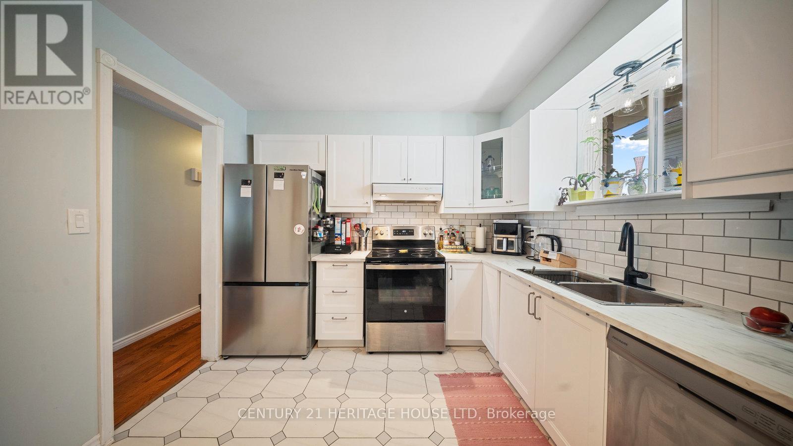 6442 Taylor Street, Niagara Falls, Ontario  L2G 2G1 - Photo 11 - X12407418