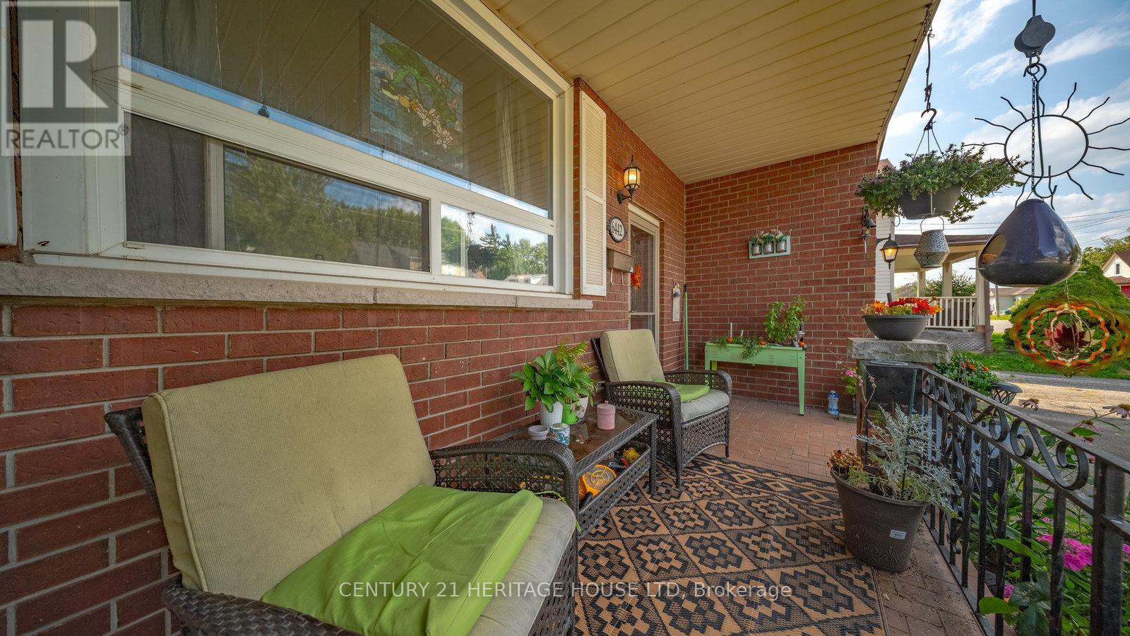 6442 Taylor Street, Niagara Falls, Ontario  L2G 2G1 - Photo 4 - X12407418