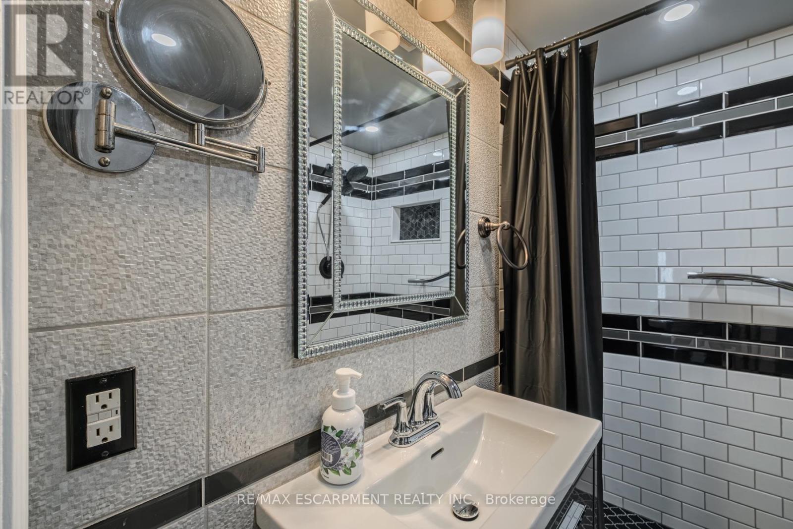 5 Dalhousie Avenue, Hamilton, Ontario  L8L 3J4 - Photo 22 - X12407421