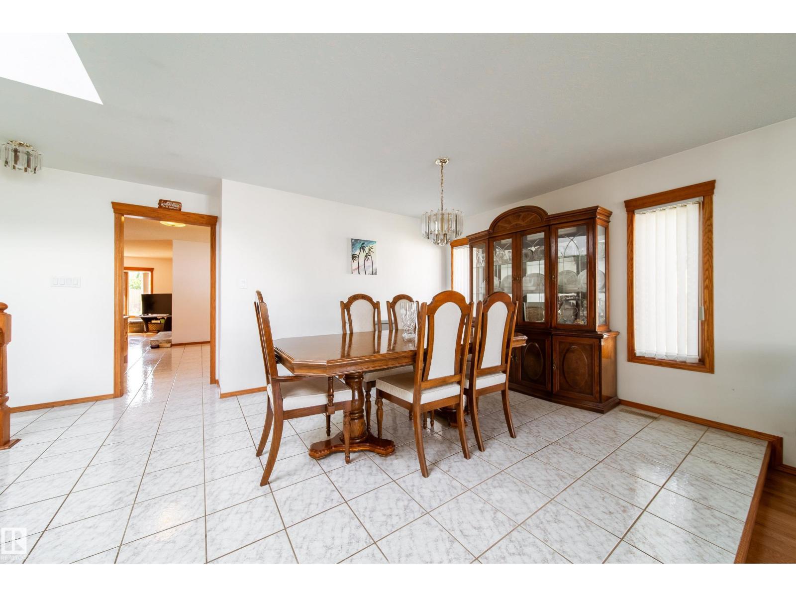 4228 46 St Nw Nw, Edmonton, Alberta  T6L 6L9 - Photo 5 - E4456655