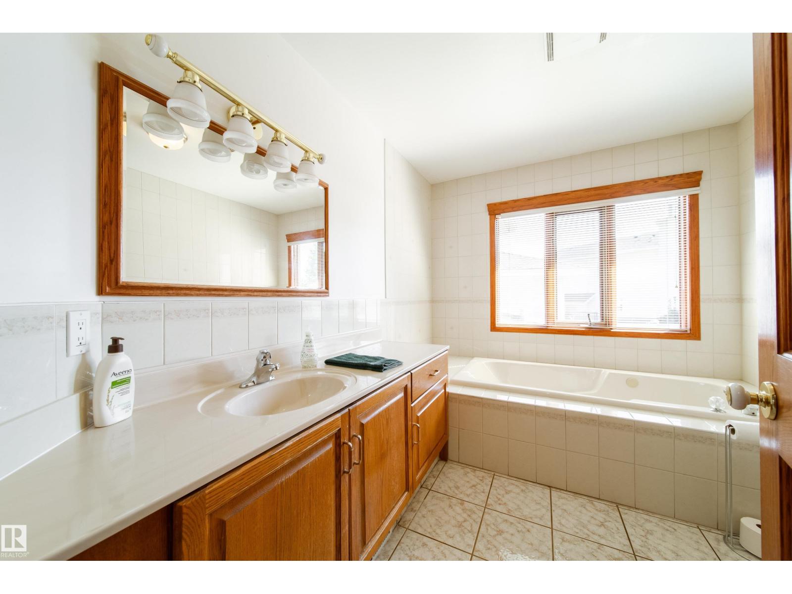 4228 46 St Nw Nw, Edmonton, Alberta  T6L 6L9 - Photo 28 - E4456655