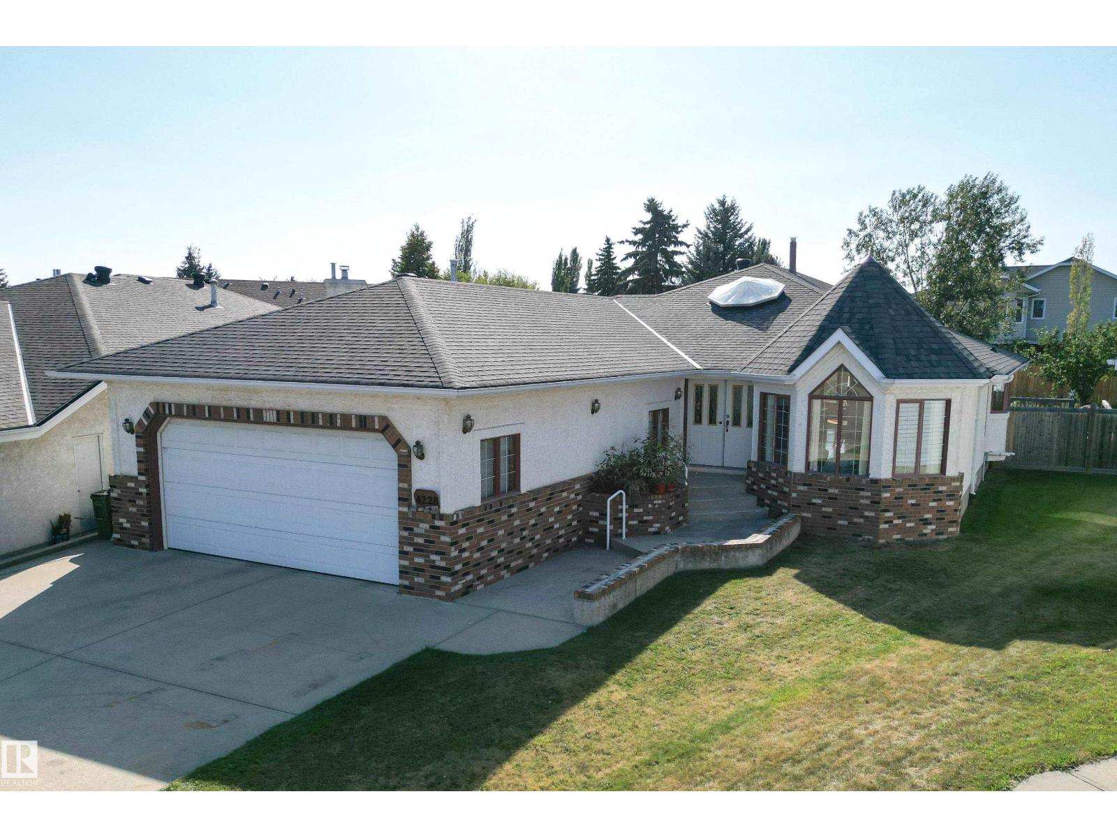 4228 46 St Nw Nw, Edmonton, Alberta  T6L 6L9 - Photo 1 - E4456655