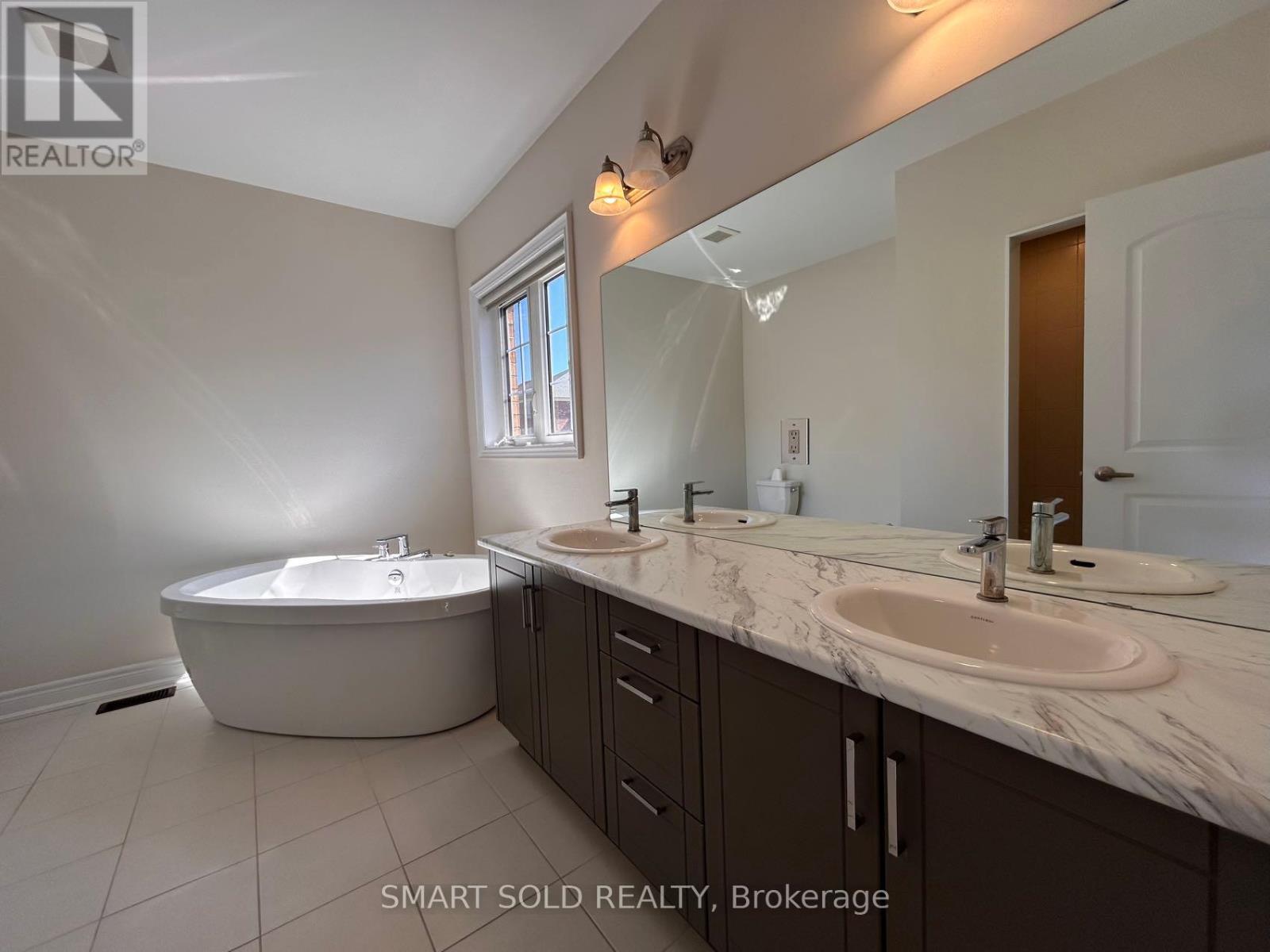 30 Menotti Drive, Richmond Hill, Ontario  L4E 0G9 - Photo 14 - N12402982