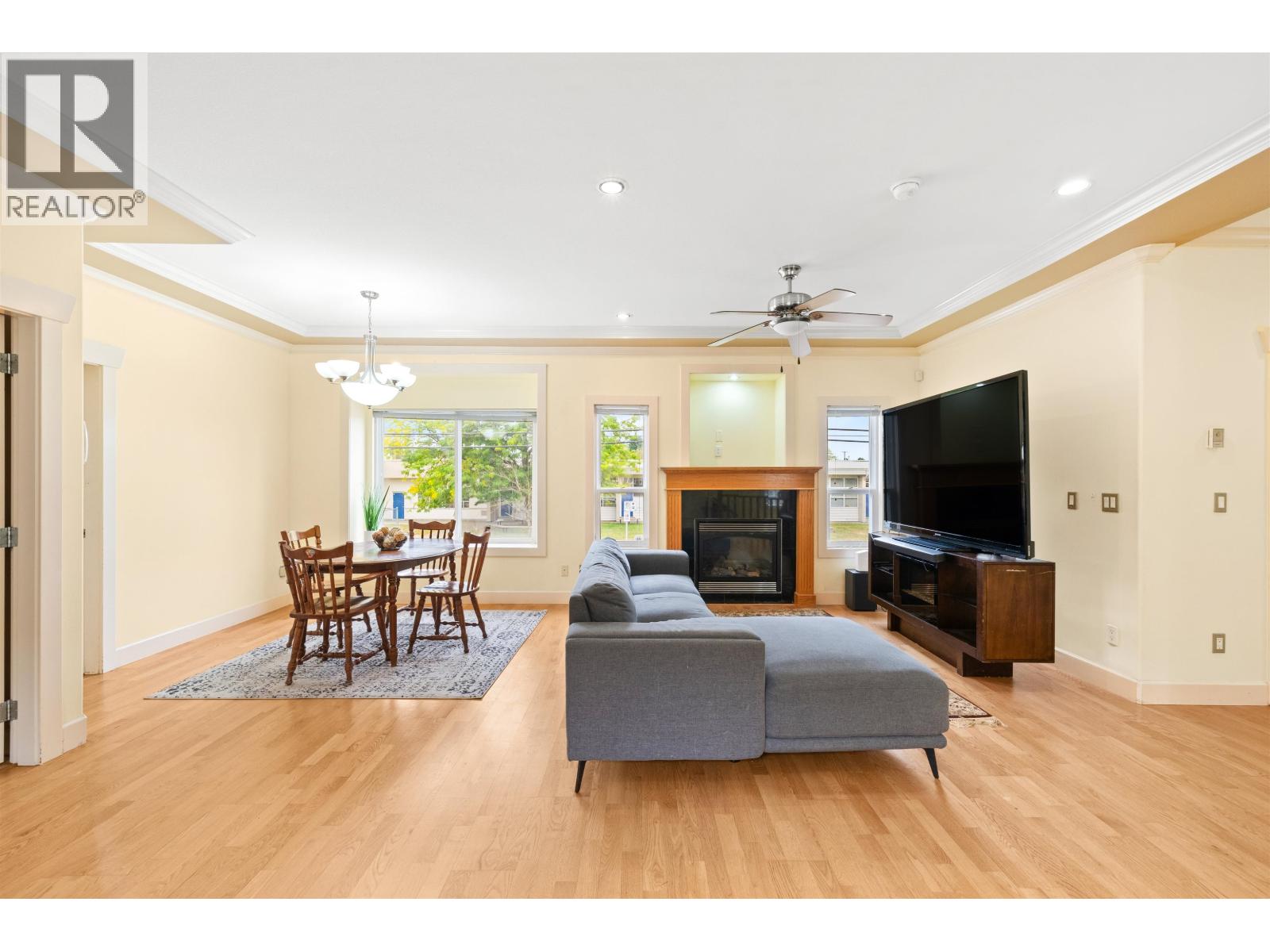 3806 Pine Street, Burnaby, British Columbia  V5G 1Z2 - Photo 3 - R3048531